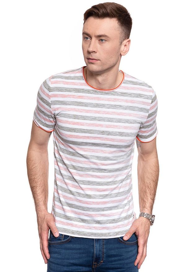 Mustang - MĘSKI T-SHIRT MUSTANG ALEX C PRINT 1009949 11833. Wzór: nadruk