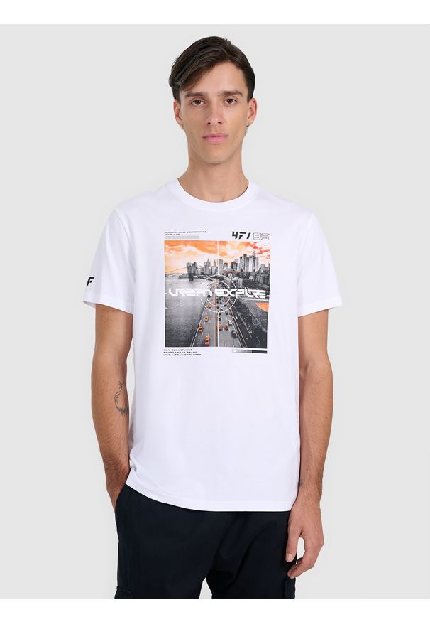 4f - 4F T-shirt regular z nadrukiem męski - biały XL. Kolor: biały. Materiał: bawełna, skóra. Wzór: nadruk