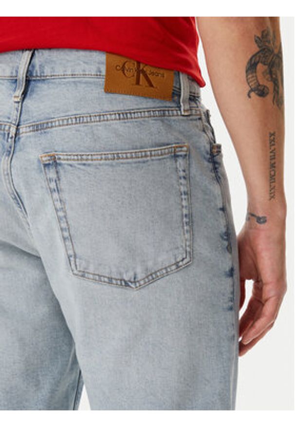 Calvin Klein Jeans Szorty jeansowe J30J327193 Niebieski Slim Fit. Kolor: niebieski. Materiał: bawełna
