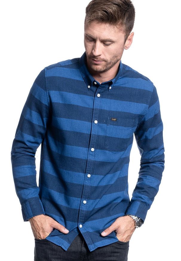 Lee - KOSZULA MĘSKA LEE REFINED BUTTON DOWN SUMMER BLUE L882DTNJ 112123574. Typ kołnierza: button down