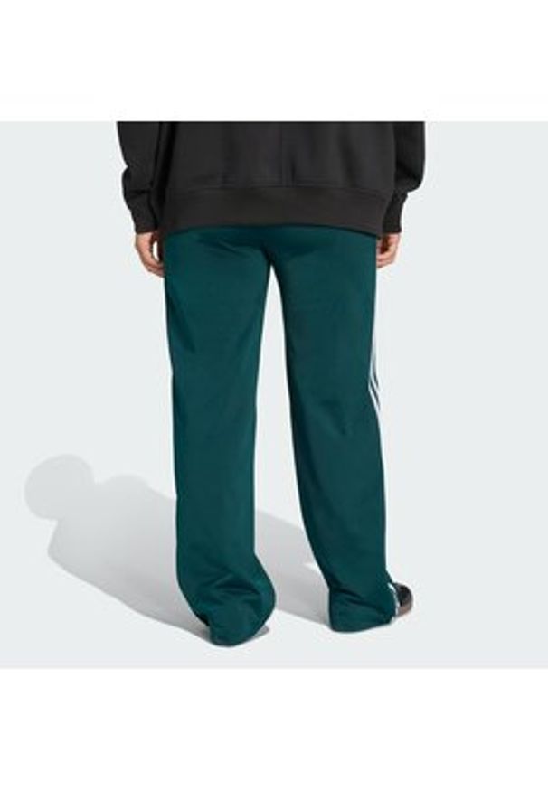 Adidas - adidas Spodnie dresowe Firebird KG3701 Zielony Loose Fit. Kolor: zielony. Materiał: syntetyk