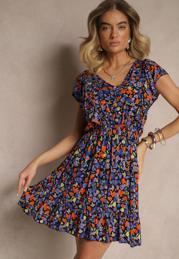 Renee - Granatowa Sukienka Bawełniana o Rozkloszowanym Kroju w Kwiaty z Falbankami Virlio. Okazja: na spacer, na imprezę, na co dzień. Typ kołnierza: kołnierz z falbankami. Kolor: niebieski. Materiał: bawełna. Wzór: kwiaty. Sezon: lato. Typ sukienki: rozkloszowane. Styl: casual