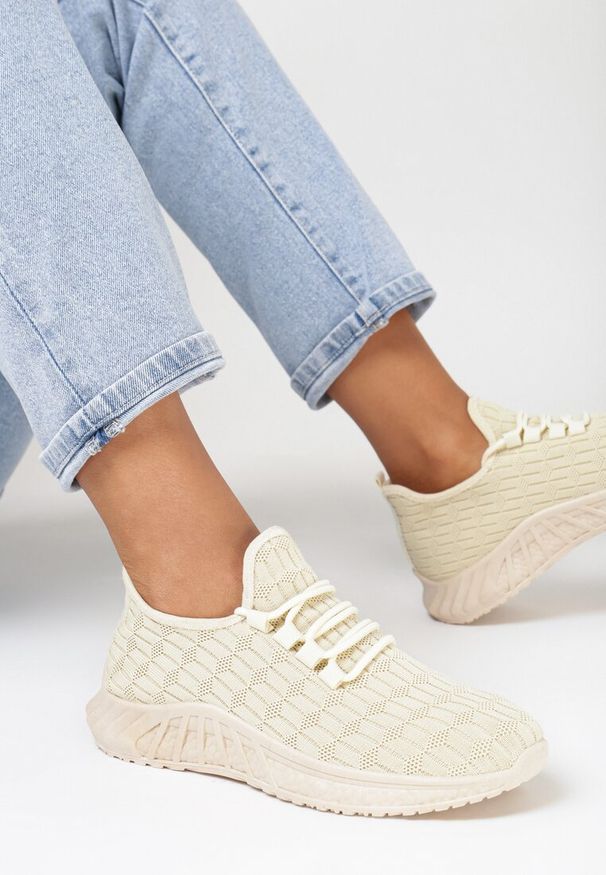 Born2be - Beżowe Buty Sportowe Katenia. Okazja: na spacer. Wysokość cholewki: przed kostkę. Nosek buta: okrągły. Zapięcie: bez zapięcia. Kolor: beżowy. Materiał: materiał. Szerokość cholewki: normalna. Sport: bieganie, turystyka piesza