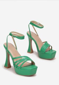 Renee - Zielone Sandały na Wysokim Słupku i Platformie z Kwadratowym Noskiem Semine. Nosek buta: otwarty. Kolor: zielony. Obcas: na platformie #3