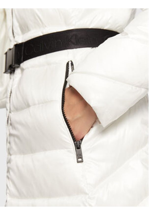 Calvin Klein Kurtka przejściowa Essential K20K204699 Écru Regular Fit. Materiał: syntetyk