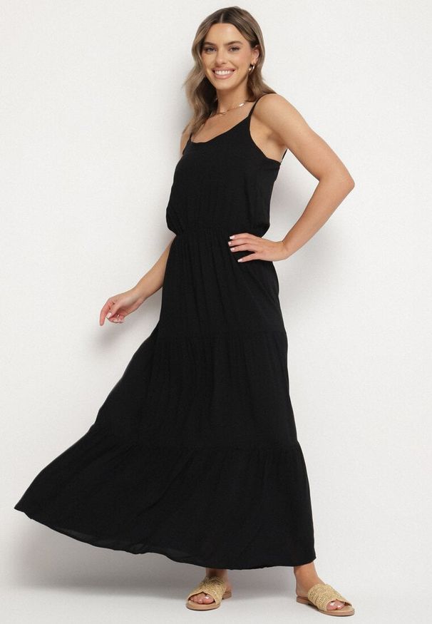 Born2be - Czarna Wiskozowa Sukienka o Rozkloszowanym Kroju na Ramiączkach Flenore. Okazja: na spacer, na co dzień. Kolor: czarny. Materiał: wiskoza. Długość rękawa: na ramiączkach. Sezon: lato. Typ sukienki: rozkloszowane. Styl: casual, elegancki