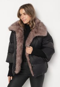 Born2be - Czarna Pikowana Kurtka Oversize z Futrzanymi Zdobieniami Saranessa. Okazja: na co dzień. Kolor: czarny. Materiał: futro. Wzór: aplikacja. Styl: casual