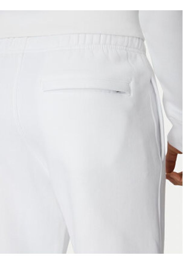 Guess Jeans Spodnie dresowe M4YB18 K9V31 Biały Regular Fit. Kolor: biały. Materiał: bawełna