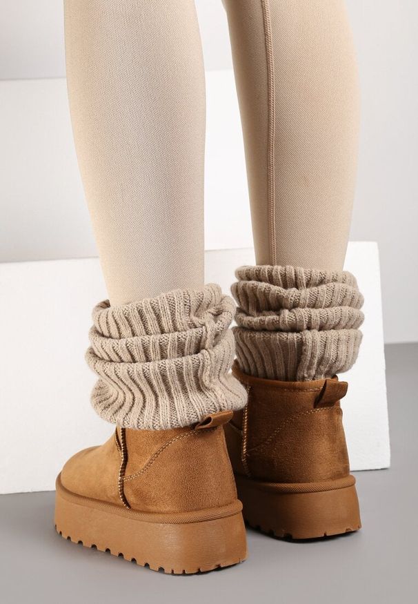 Renee - Brązowe Krótkie Śniegowce z Ekozamszu na Niskiej Platformie Lennael. Okazja: na co dzień, na spacer. Kolor: brązowy. Materiał: jeans. Sezon: zima. Obcas: na platformie. Styl: casual, elegancki. Wysokość obcasa: niski