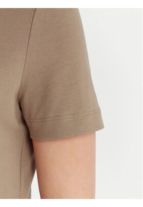 Guess T-Shirt V6RI07 J1314 Beżowy Regular Fit. Kolor: beżowy. Materiał: bawełna