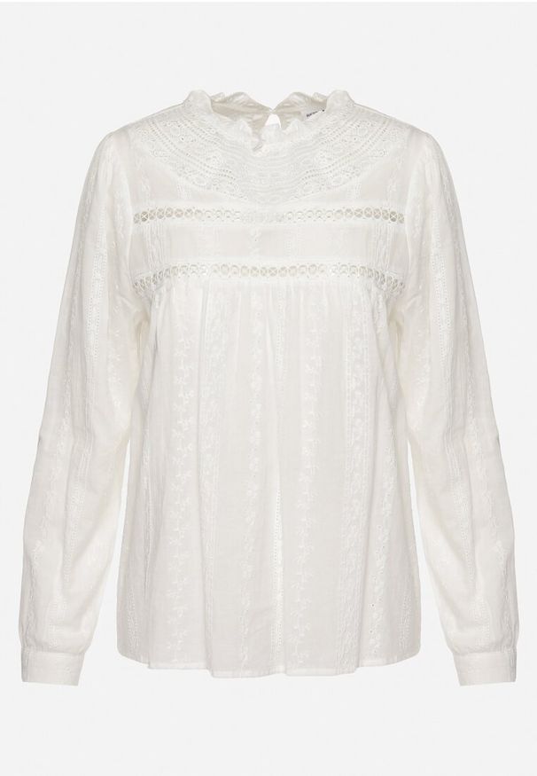 Born2be - Biała Bluzka Bawełniana w Stylu Boho z Ażurową Koronką Wistalia. Okazja: na co dzień. Kolor: biały. Materiał: bawełna, koronka. Długość rękawa: długi rękaw. Długość: długie. Wzór: ażurowy, koronka. Styl: boho