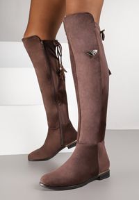 Renee - Brązowe Kozaki Muszkieterki Ozdobione Aplikacją i Frędzlami Serrie. Okazja: na co dzień. Kolor: brązowy. Materiał: jeans. Wzór: aplikacja. Styl: casual, elegancki #4
