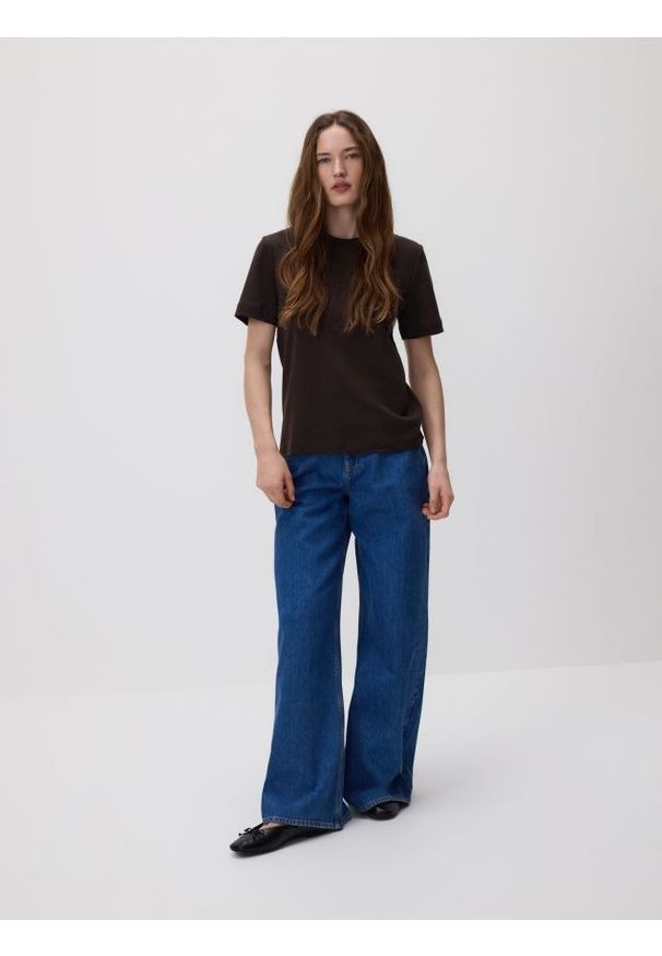 Reserved - T-shirt z bawełny merceryzowanej - brązowy. Kolor: brązowy. Materiał: bawełna