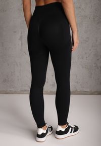 Renee - Czarne Modelujące Legginsy High Waist Deliza. Okazja: na co dzień. Stan: podwyższony. Kolor: czarny. Materiał: dzianina. Styl: casual #4