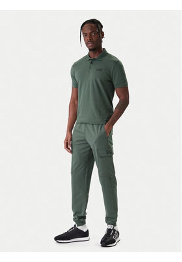 EA7 Emporio Armani Polo 8NPF14 PJVQZ U7260 Zielony Regular Fit. Typ kołnierza: polo. Kolor: zielony. Materiał: bawełna