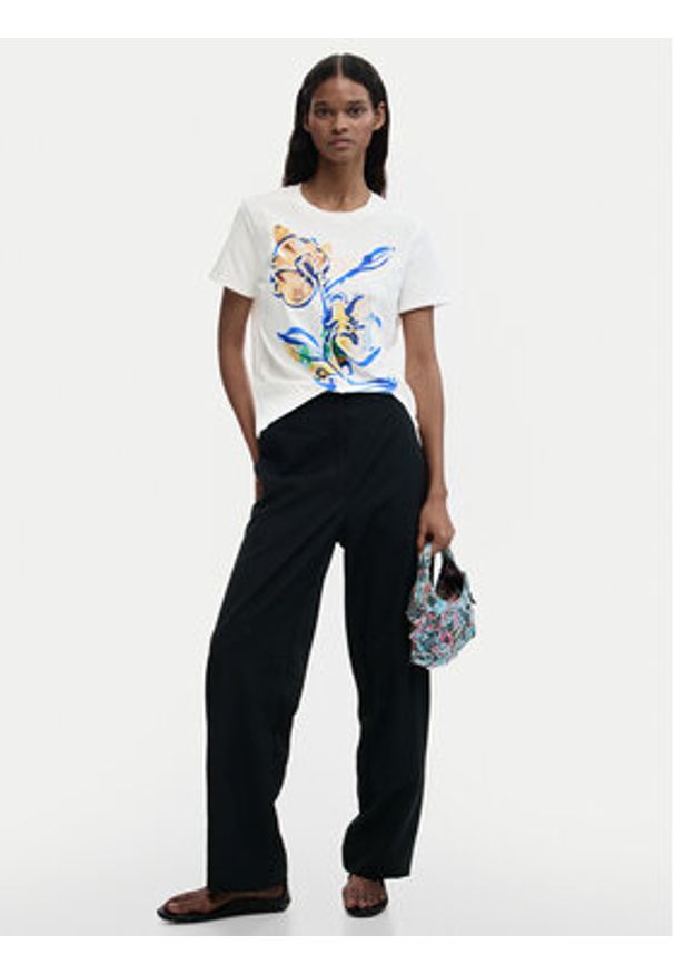 Desigual T-Shirt Zurich 26SWTK38 Biały Regular Fit. Kolor: biały. Materiał: bawełna