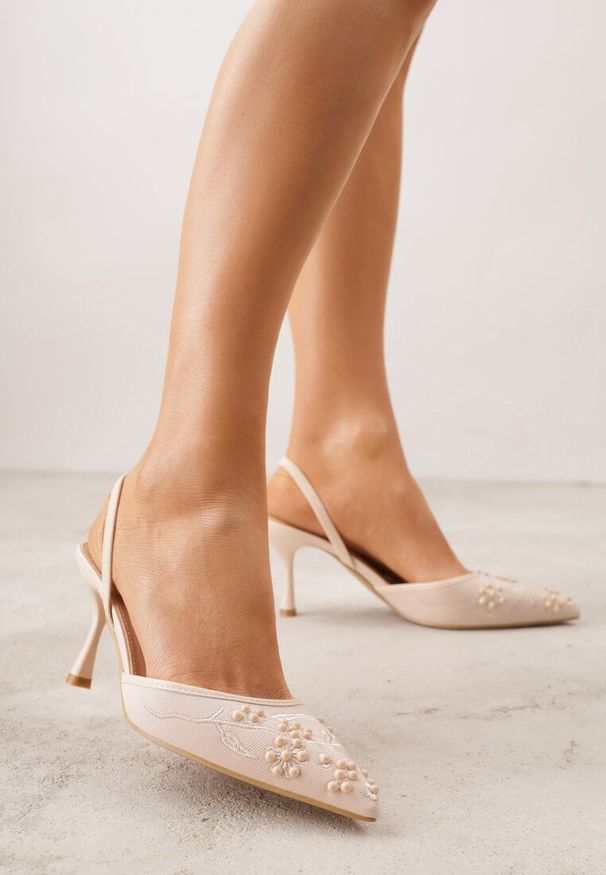 Born2be - Beżowe Sandały na Szpilce Ozdobione Koralikami i Haftem Iphorise. Okazja: na co dzień. Kolor: beżowy. Wzór: aplikacja, haft. Obcas: na szpilce. Styl: casual, elegancki, klasyczny, wizytowy