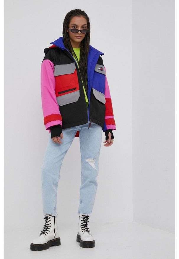 Tommy Jeans jeansy BF7013 damskie high waist. Stan: podwyższony. Kolor: niebieski