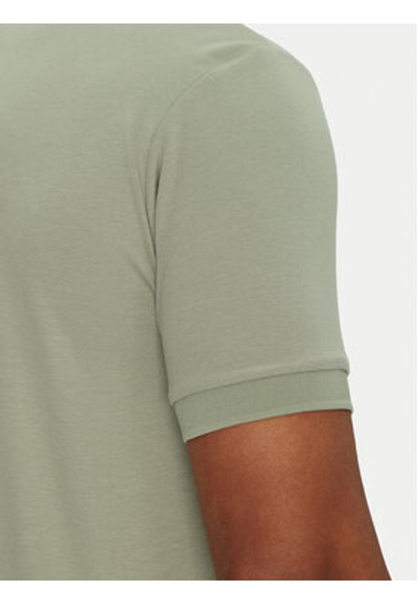 EA7 Emporio Armani Polo 7M000300 AF13739 U8058 Szary Regular Fit. Typ kołnierza: polo. Kolor: szary. Materiał: wiskoza