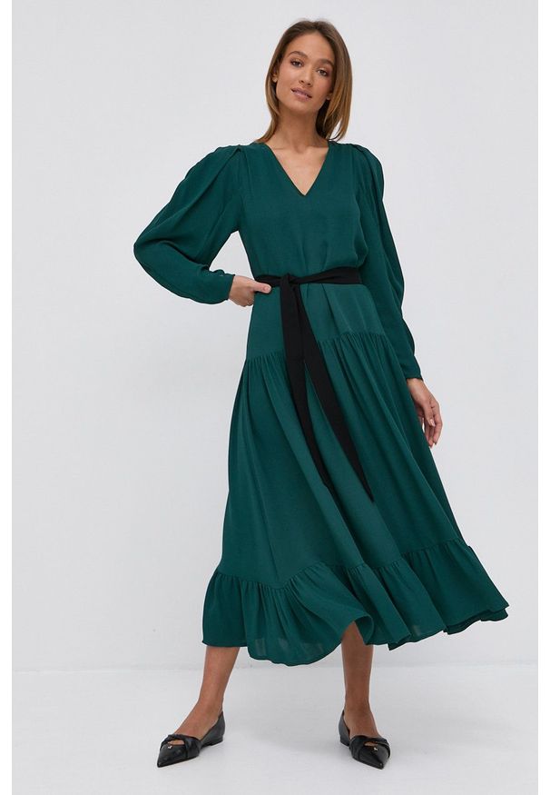 TwinSet - Twinset Sukienka kolor zielony maxi prosta. Okazja: na co dzień. Kolor: zielony. Materiał: tkanina. Długość rękawa: długi rękaw. Typ sukienki: proste. Styl: casual. Długość: maxi
