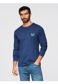 Ombre Clothing - Męski bawełniany longsleeve z dekoltem U w paski i haftem – ciemnoniebieski V3 - Rozmiar: L. Kolor: niebieski. Materiał: bawełna. Długość rękawa: długi rękaw. Wzór: haft, paski. Styl: sportowy