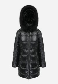 Born2be - Czarna Kurtka Pikowana z Futrzanym Kapturem Ficy. Kolor: czarny. Materiał: futro. Długość: długie. Wzór: aplikacja #3