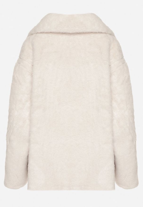 Born2be - Biała Kurtka Futerko o Dwurzędowym Kroju Oversize Nalizana. Okazja: na co dzień. Kolor: biały. Materiał: futro. Długość rękawa: długi rękaw. Długość: długie. Styl: casual, elegancki