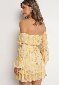 Born2be - Żółta Wiskozowa Sukienka Hiszpanka z Falbanami i Paskiem w Kwiaty Virmoi. Okazja: na spacer, na co dzień. Typ kołnierza: dekolt hiszpanka. Kolor: żółty. Materiał: wiskoza. Wzór: kwiaty. Typ sukienki: proste. Styl: casual #5