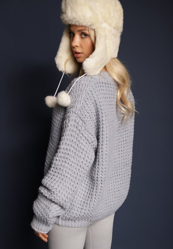 Renee - Jasnoniebieski Sweter z Wiskozą Ozdobiony Splotem Rialorae. Okazja: na co dzień. Kolor: niebieski. Materiał: wiskoza. Wzór: aplikacja, ze splotem. Styl: elegancki, casual