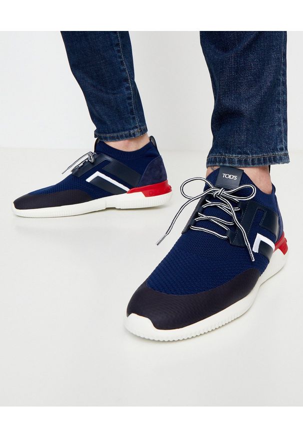 TOD'S - Granatowe sportowe sneakersy. Kolor: niebieski. Materiał: jeans, tkanina, guma, zamsz