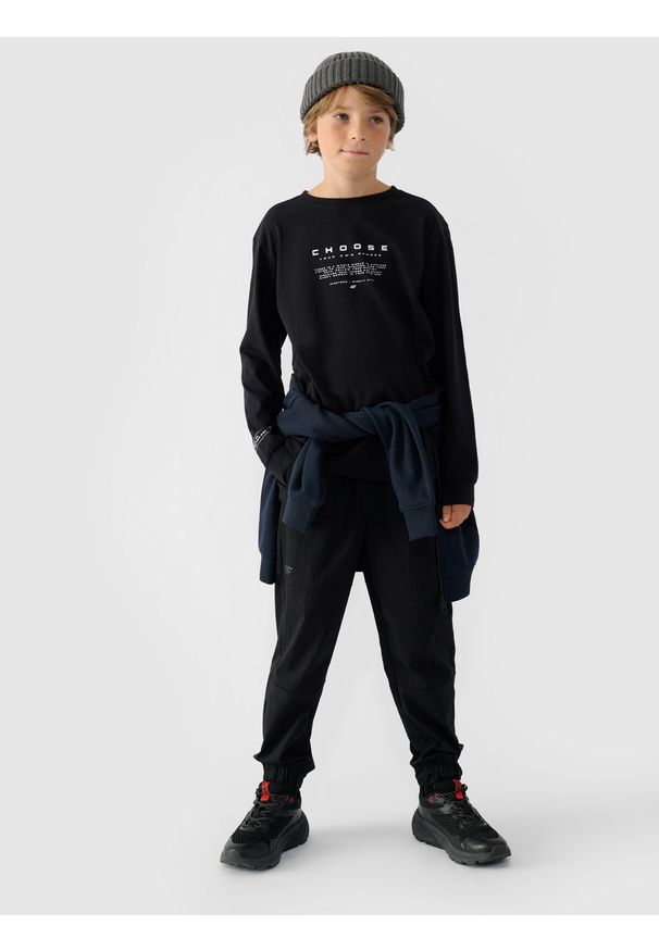 4f - 4F Longsleeve regular z nadrukiem chłopięcy - czarny 146 (10-11 lat). Okazja: na co dzień. Kolor: czarny. Materiał: bawełna, jersey, dzianina. Długość rękawa: długi rękaw. Długość: długie. Wzór: nadruk. Sezon: lato. Styl: sportowy, klasyczny, casual