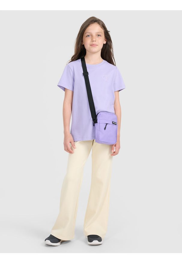 4f - 4F T-shirt regular z nadrukiem dziewczęcy - fioletowy 134 (8-9 lat). Okazja: na co dzień. Kolor: fioletowy. Materiał: bawełna, materiał, jersey. Długość rękawa: krótki rękaw. Długość: krótkie. Wzór: nadruk. Sezon: lato. Styl: młodzieżowy, klasyczny, casual, sportowy