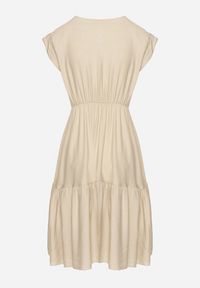 Born2be - Beżowa Wiskozowa Sukienka o Rozkloszowanym Kroju Lizena. Okazja: na co dzień, na imprezę. Kolor: beżowy. Materiał: wiskoza. Sezon: wiosna, lato. Styl: klasyczny, casual #5