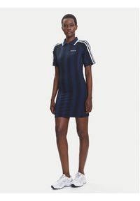 Adidas - adidas Sukienka codzienna Football Inspired Graphic JW5143 Granatowy Regular Fit. Okazja: na co dzień. Kolor: niebieski. Materiał: syntetyk. Typ sukienki: proste. Styl: casual #3