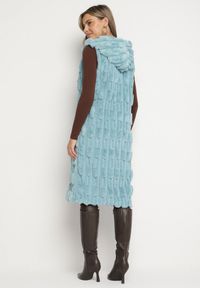 Born2be - Jasnoniebieska Kamizelka Futrzana o Długim Fasonie z Nieodpinanym Kapturem Violisa. Okazja: na co dzień. Kolor: niebieski. Materiał: futro. Długość: długie. Wzór: aplikacja. Sezon: zima. Styl: casual, sportowy #5