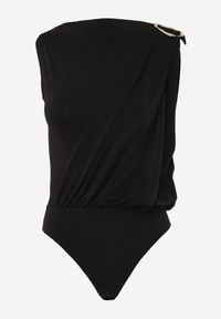 Renee - Czarne Body z Dekoltem Łódka Zdobione Marszczeniem i Aplikacją na Ramieniu Havrina. Okazja: na co dzień. Typ kołnierza: dekolt w łódkę. Kolor: czarny. Materiał: jeans. Wzór: aplikacja. Styl: casual #4