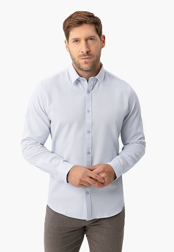 Volcano - Jasnoniebieska koszula, Regular Fit, K-DAVON. Okazja: na co dzień. Kolekcja: plus size. Kolor: niebieski. Materiał: bawełna, materiał. Długość rękawa: długi rękaw. Długość: długie. Styl: casual, klasyczny