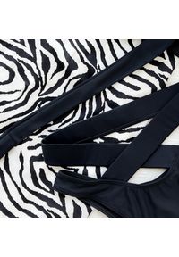 Intica - Bikini z ozdobnymi paskami na plażę i basen Shireen. Kolor: czarny. Materiał: materiał. Wzór: paski #8