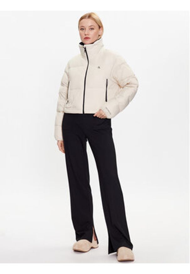 Calvin Klein Jeans Kurtka puchowa J20J221649 Écru Cropped Fit. Materiał: syntetyk, puch