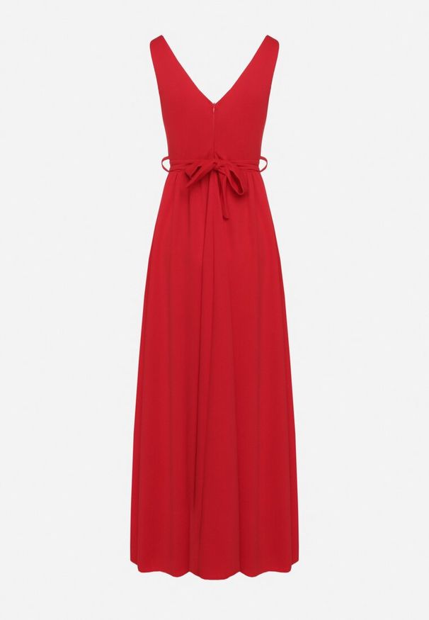 Born2be - Bordowa Sukienka Rozkloszowana Maxi z Paskiem w Cyrkonie i Wycięciem Neorise. Kolor: czerwony. Materiał: materiał. Wzór: aplikacja. Długość: maxi