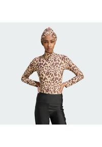 Adidas - Strój do pływania Essentials Animal Print Long Sleeve. Kolor: biały, wielokolorowy, brązowy. Materiał: materiał. Wzór: nadruk #1