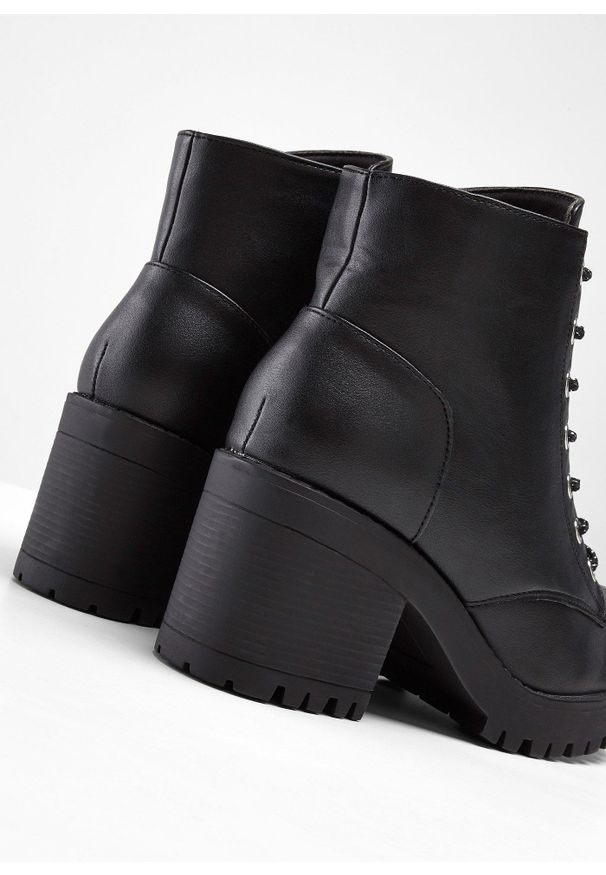 bonprix - Botki sznurowane na obcasie słupkowym. Kolor: czarny. Obcas: na obcasie. Wysokość obcasa: średni