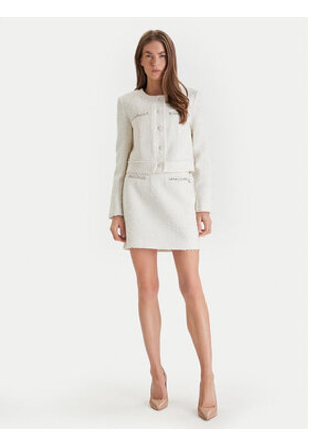 Guess Spódnica mini W6RD56 WJ632 Écru Regular Fit. Kolor: kremowy. Materiał: syntetyk