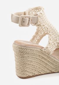 Renee - Beżowe Sandały na Koturnie i Platformie z Plecionki Vescula. Okazja: na spacer, na imprezę. Zapięcie: sprzączka. Kolor: beżowy. Materiał: materiał. Wzór: aplikacja. Sezon: lato. Obcas: na koturnie. Styl: elegancki, klasyczny #4