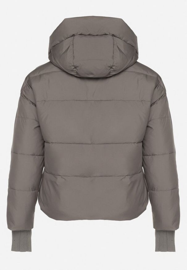 Born2be - Szara Pikowana Krótka Kurtka z Nieodpinanym Kapturem i Ozdobnymi Tasiemkami Mevannia. Okazja: na co dzień. Kolor: szary. Materiał: jeans. Długość: krótkie. Styl: casual