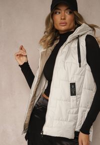 Renee - Jasnoszara Pikowana Kamizelka z Kapturem w Klasycznym Stylu Tulorina. Okazja: na co dzień. Typ kołnierza: kaptur. Kolor: szary. Materiał: jeans. Styl: klasyczny #3