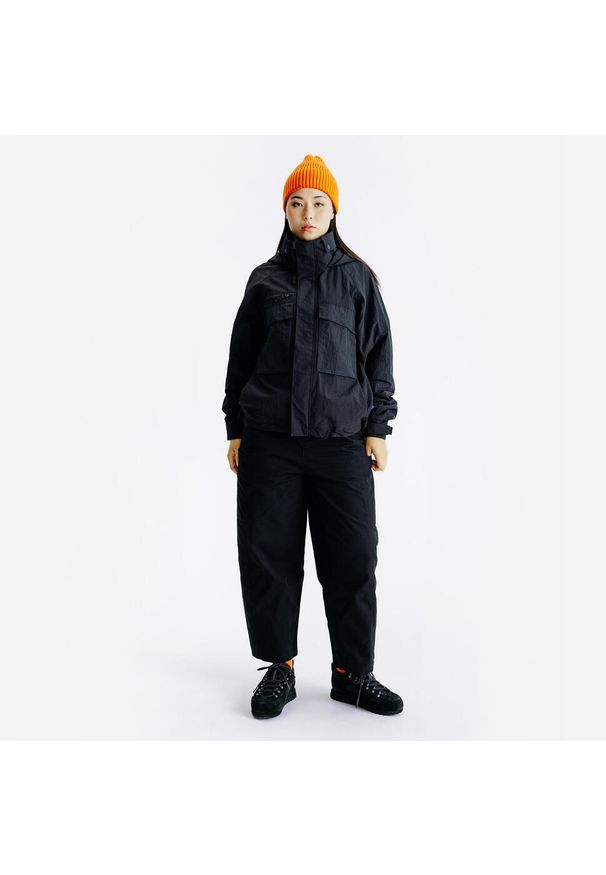 Decathlon - Kurtka Crop damska. Kolor: czarny. Materiał: poliester, poliamid, materiał