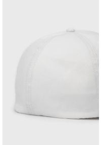 C.P. Company czapka kolor biały z aplikacją. Kolor: biały. Wzór: aplikacja #3