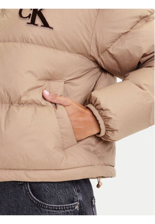 Calvin Klein Jeans Kurtka puchowa Graphic Logo LV047D503G Beżowy Regular Fit. Kolor: beżowy. Materiał: syntetyk