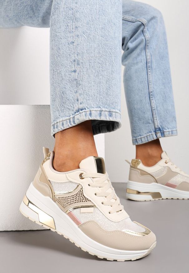 Born2be - Beżowe Sneakersy ze Złotymi Wstawkami i Brokatem oraz Cyrkoniami Avanalis. Kolor: beżowy. Materiał: skóra